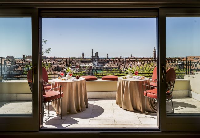  in Venezia - Ca' Cerchieri Terrace Canal View