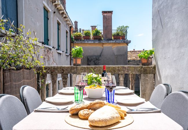  in Venezia - Ca' Dell'Artista with Balcony and Terrace