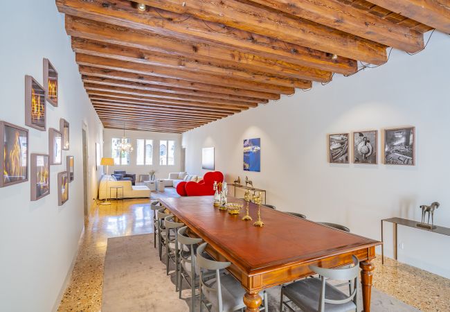  in Venezia - Sartor Apartment with Canal View and Private Court