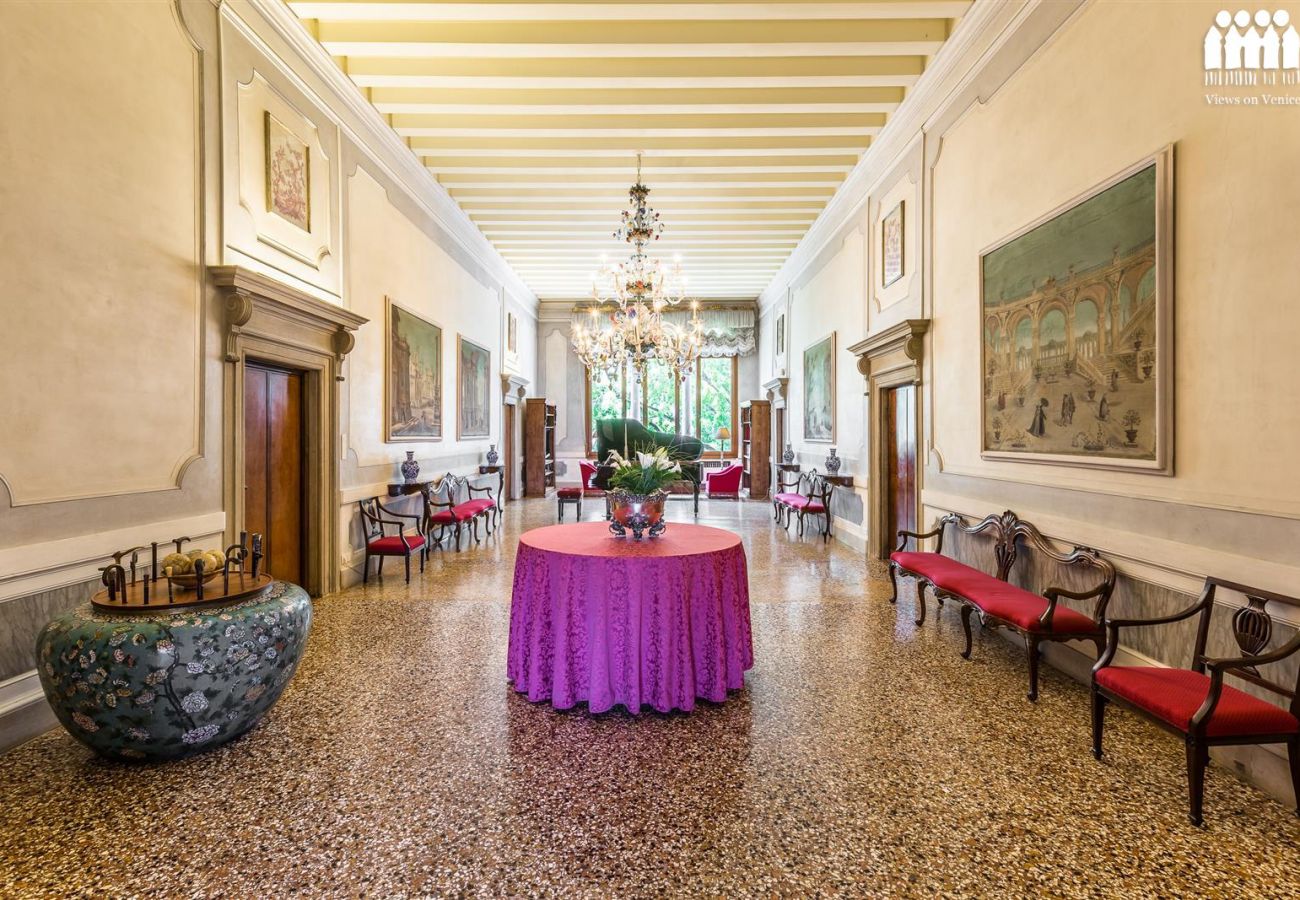 Ca' Cerchieri Piano Nobile: Venice apartment for rent in Dorsoduro ...