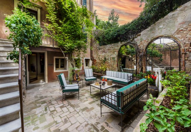  in Venezia - Dimora Orlando with Private Courtyard